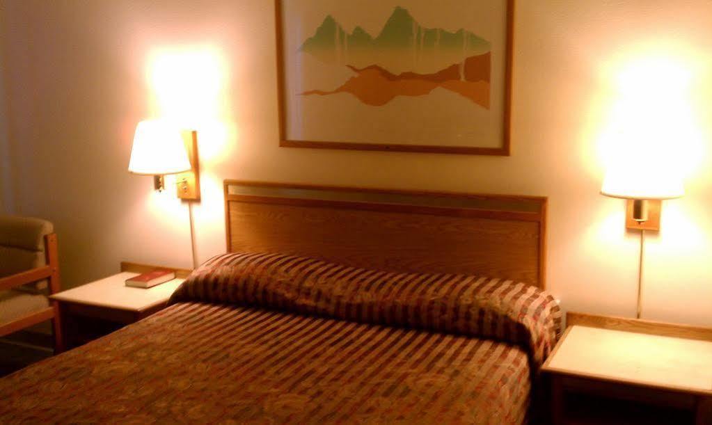 Colorado River Value Inn Bullhead City Bagian luar foto