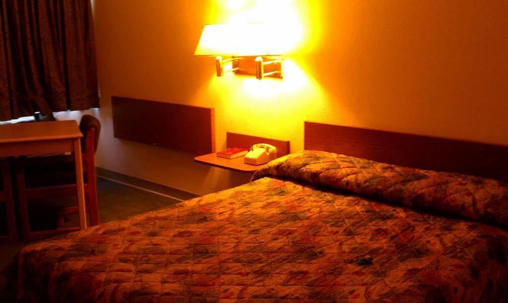 Colorado River Value Inn Bullhead City Bagian luar foto